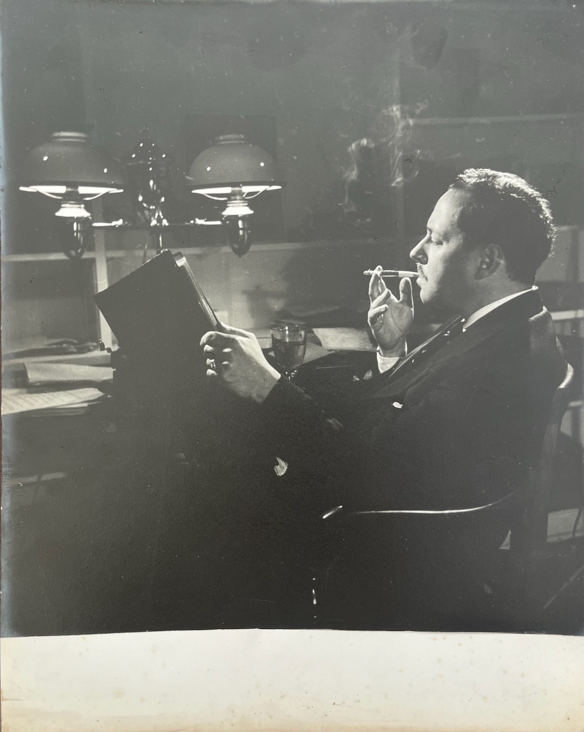 TENNESSEE WILLIAMS. American Playwright and Screenwriter. At his desk. 1911 - 83. Photographed by DOUGLAS GLASS.