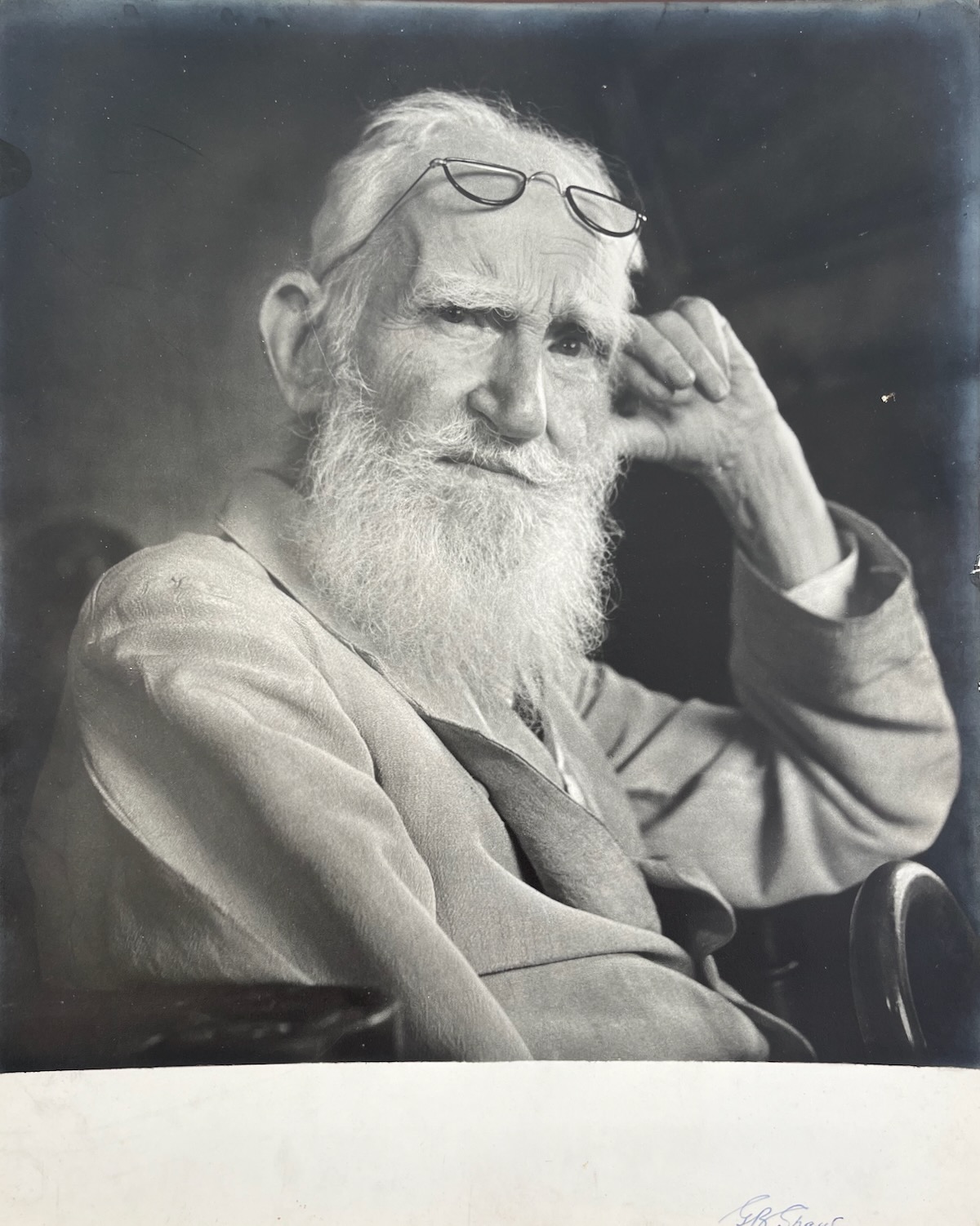 GEORGE BERNARD SHAW. Irish Playwright, Critic and Political Activist. 1856 - 1950. Photographed by DOUGLAS GLASS.